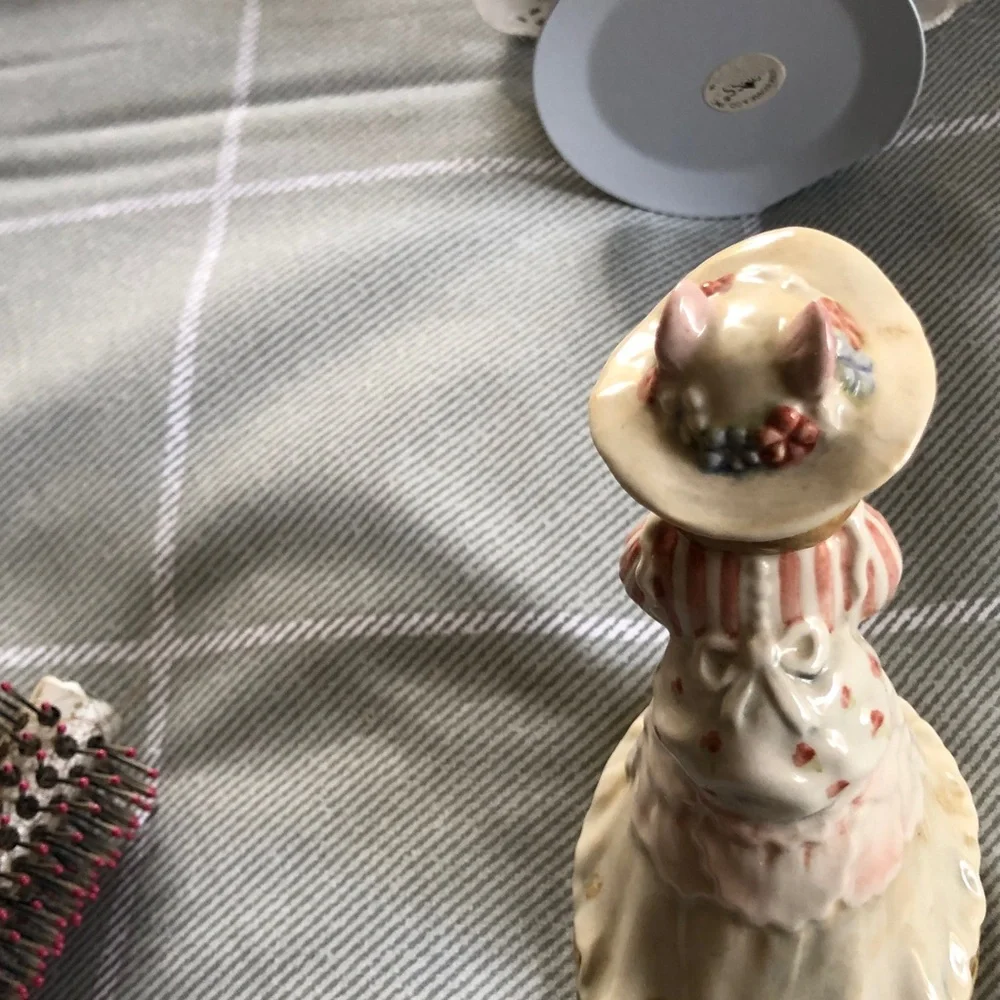 Royal Doulton Cream and Brown Ceramic Mouse  Figurine with Pastel Floral Bouquet